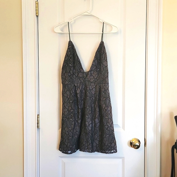Tobi Grey Spaghetti Strapped Lace Mini Dress Size Medium - Picture 4 of 11
